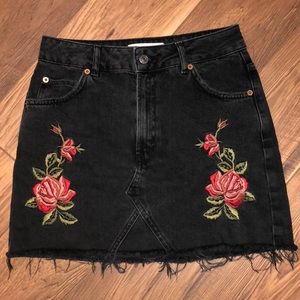 Topshop MOTO Rose Embroidered Skirt Size 6